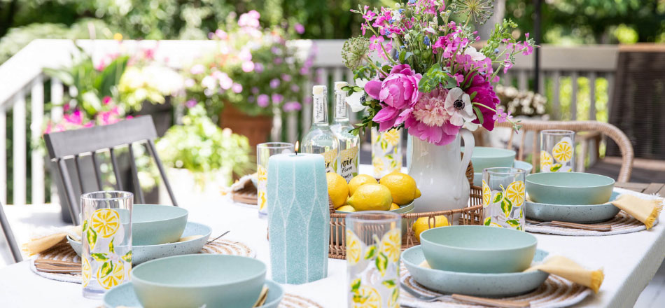 Summer Entertaining: Outdoor Table Setting Tips